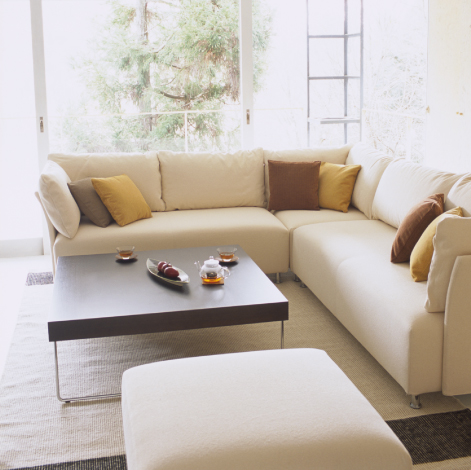 株式会社アイデック NOAH（ノア）のシステムソファ。オフホワイトの張地を施したL字型のモジュールソファ。